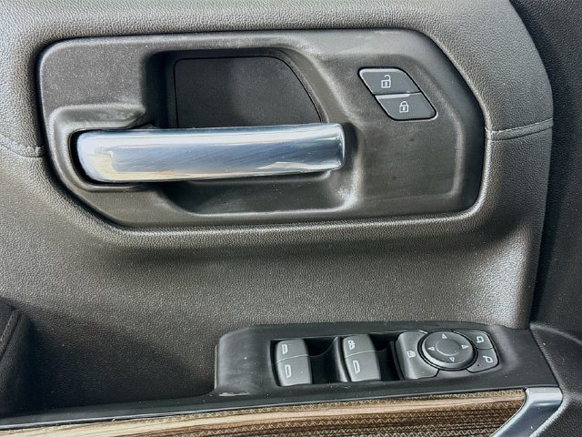 Used 2022 Iridescent Pearl Tricoat Chevrolet RST image 18