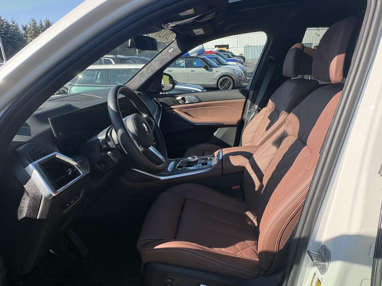 Used 2026 Mineral White Metallic BMW xDrive40i image 9
