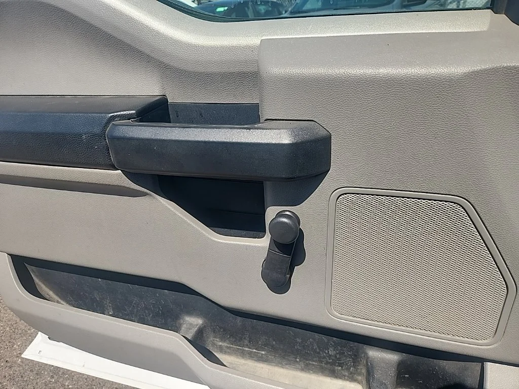 Used 2018 White Ford XL image 23
