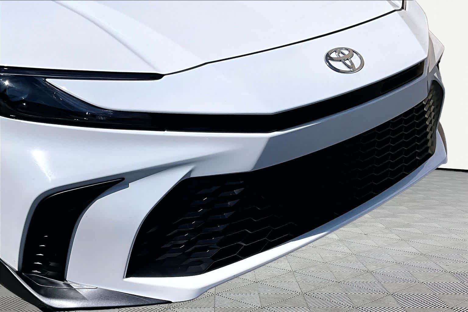 Used 2025 Ice Cap Toyota SE image 30