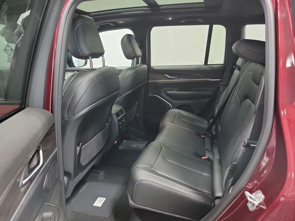 New 2026 Velvet Red Pearl-Coat Exterior Paint Jeep Limited image 10