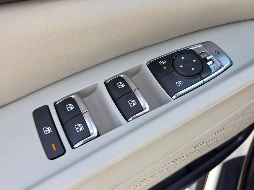 New 2027 Snow White Pearl Kia SX image 33