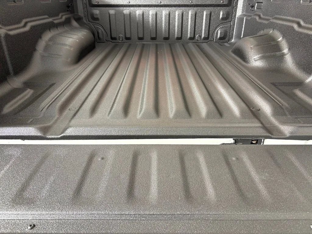 New 2026 Glacier White Nissan King Cab® S image 38