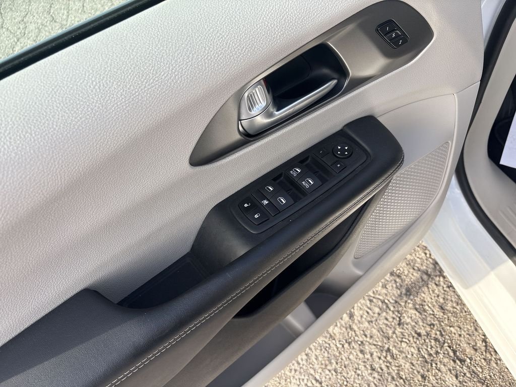 Used 2024 White Chrysler Touring L image 15