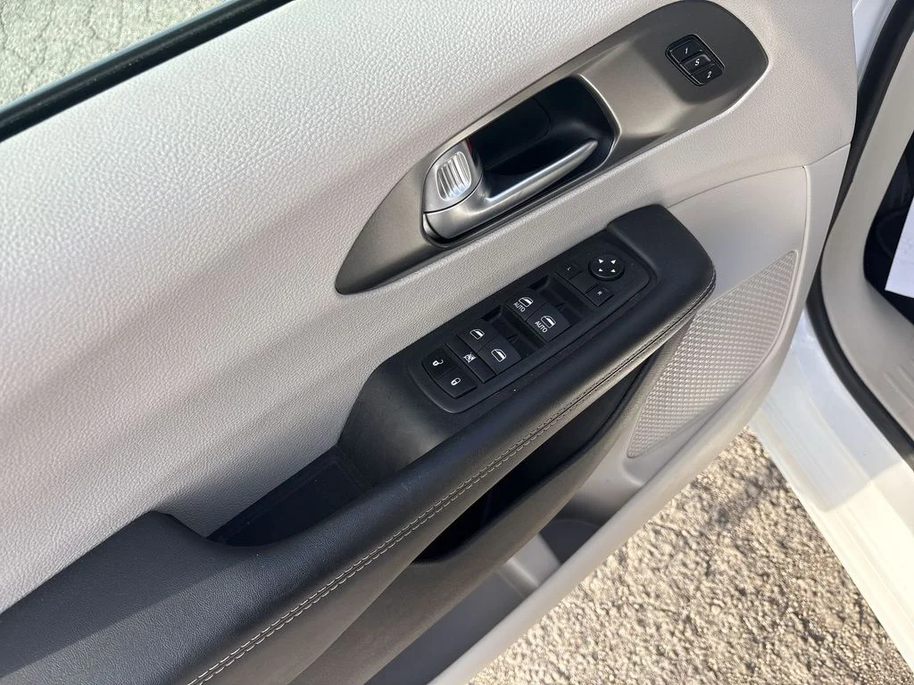 Used 2024 White Chrysler Touring L image 15