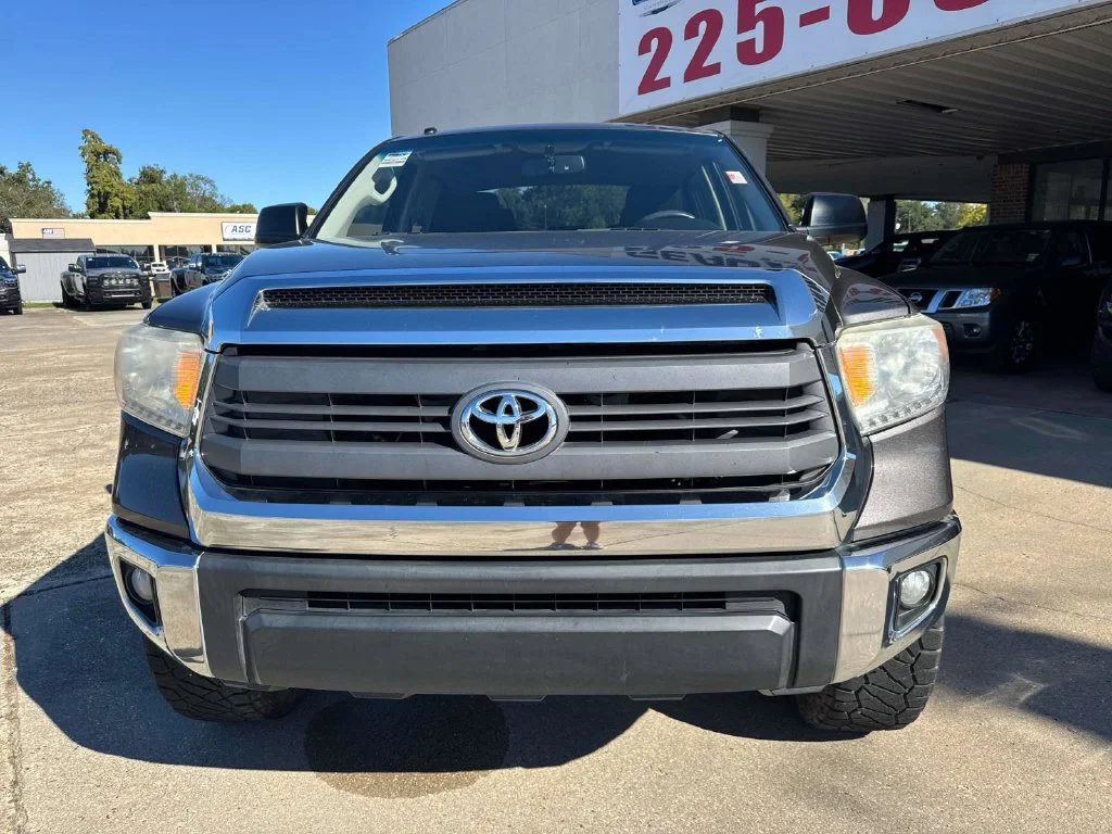 Used 2015 Gray Toyota SR5 image 6