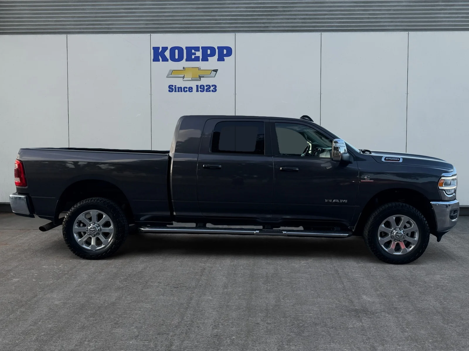 Used 2023 Granite Crystal Metallic Clearcoat Ram Laramie image 6