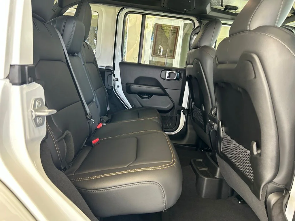 Used 2025 White Jeep Sahara image 29