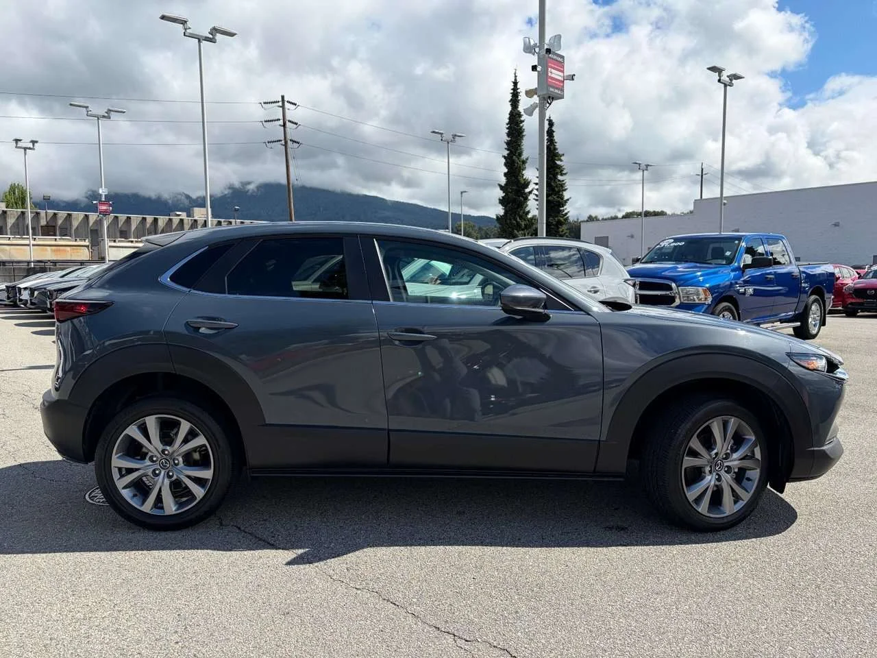 Used 2023  Mazda GS image 6