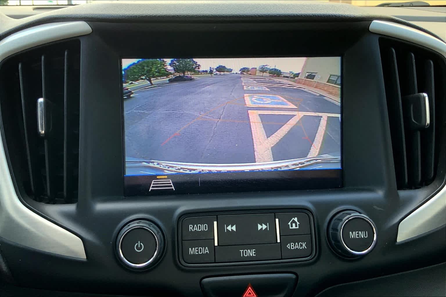Used 2018 Quicksilver Metallic GMC SLT image 26