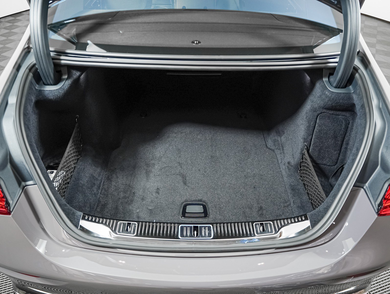 New 2027 Warm Grey Non-Metallic Mercedes-Benz S 580 image 10
