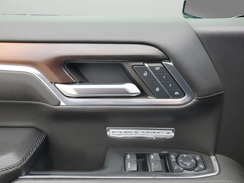 Used 2024  GMC Denali image 27