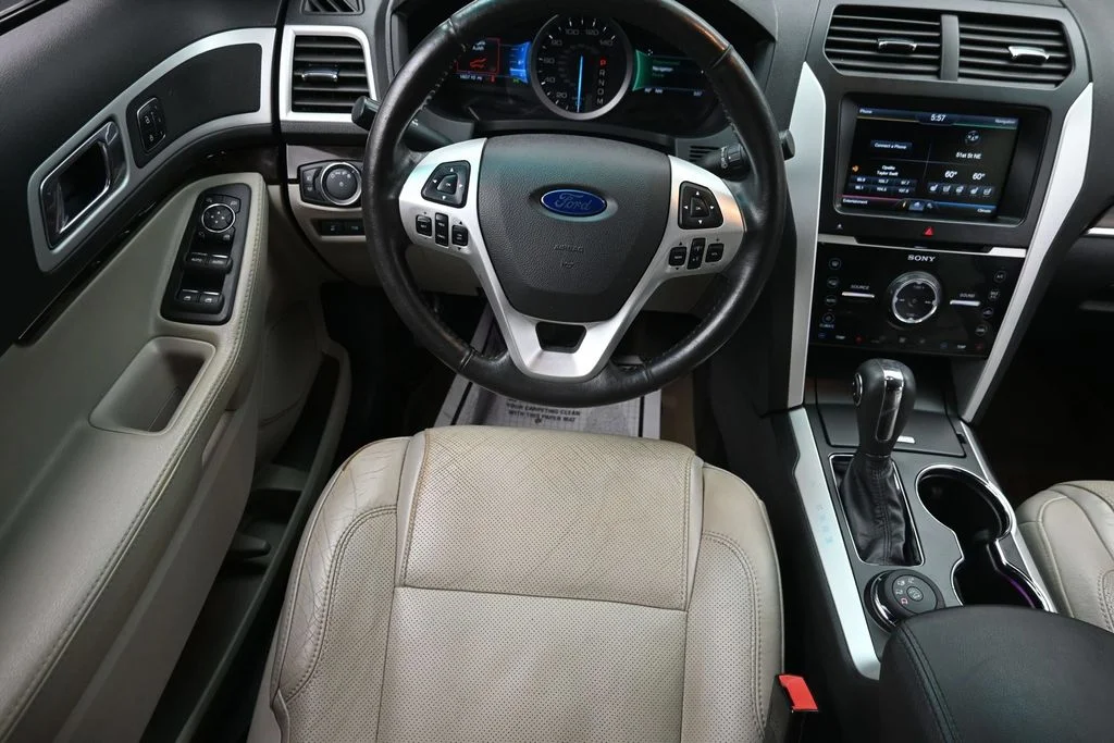 Used 2015 Red Ford Limited image 15