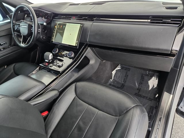 Used 2023 Gray Land Rover SE Dynamic image 17
