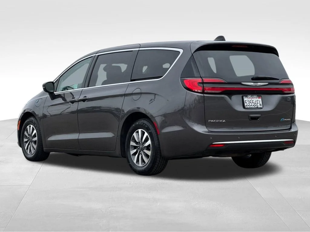 Used 2023  Chrysler Hybrid Touring L image 3
