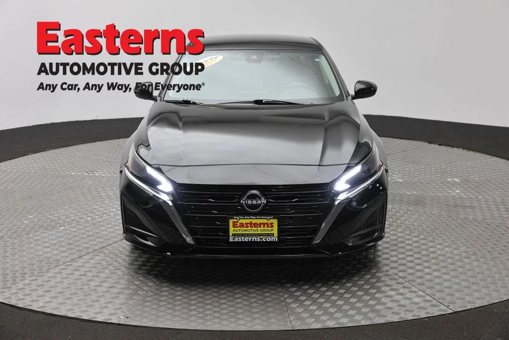 Used 2023 Black Nissan 2.5 SV image 2