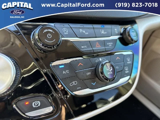 Used 2023 Black Chrysler Touring L image 29