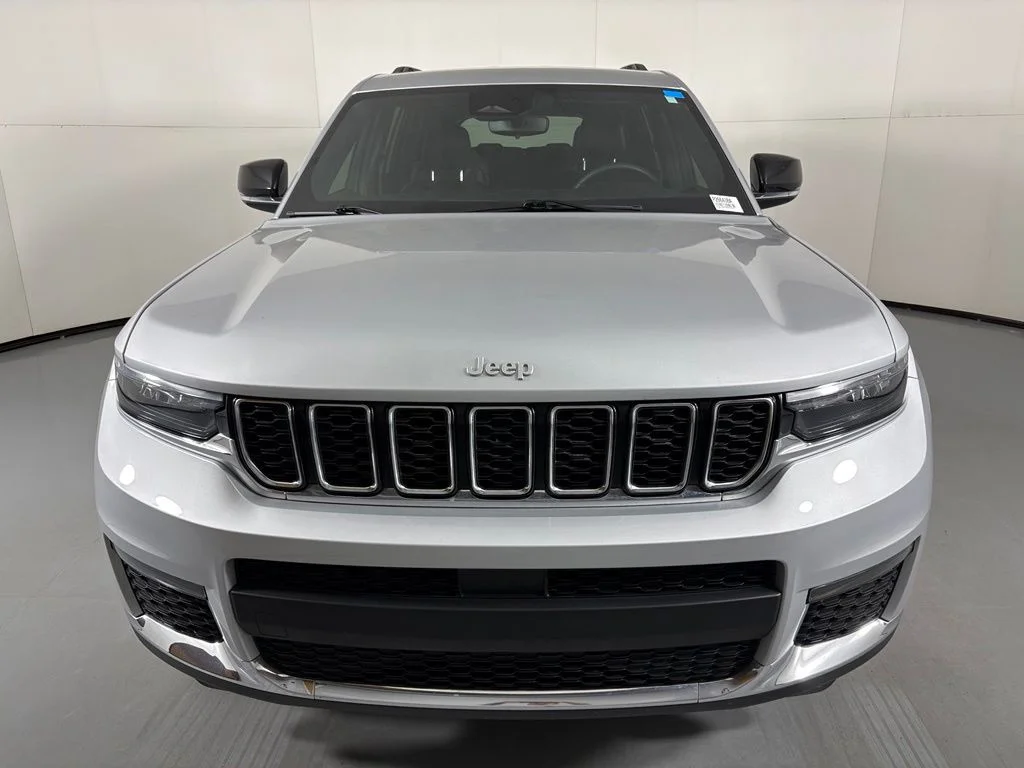 Used 2024 Silver Jeep Limited image 3