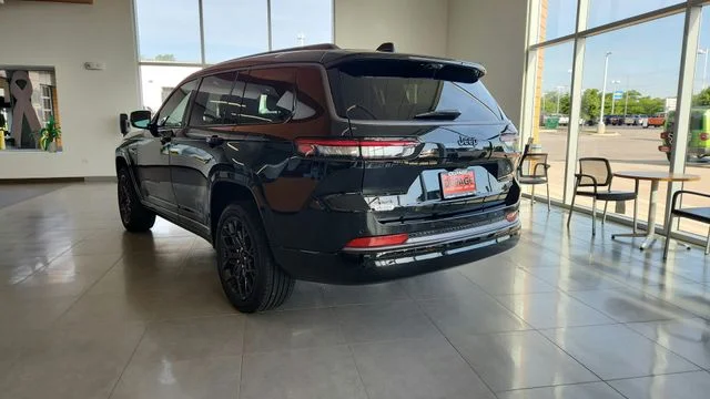 New 2026 Diamond Black Crystal Pearl-Coat Exterior Paint Jeep Summit image 7
