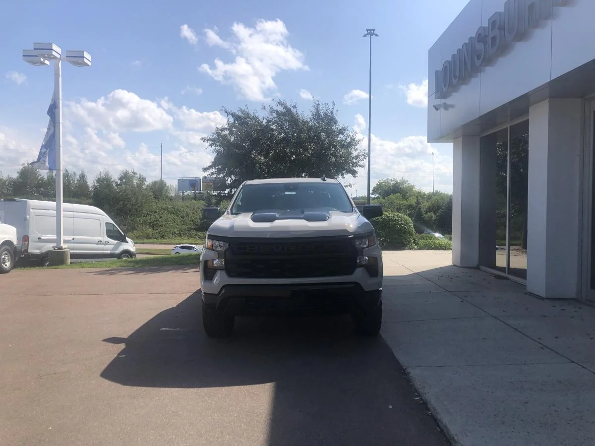 New 2026 White Chevrolet 4wd Crew Cab 147 image 4