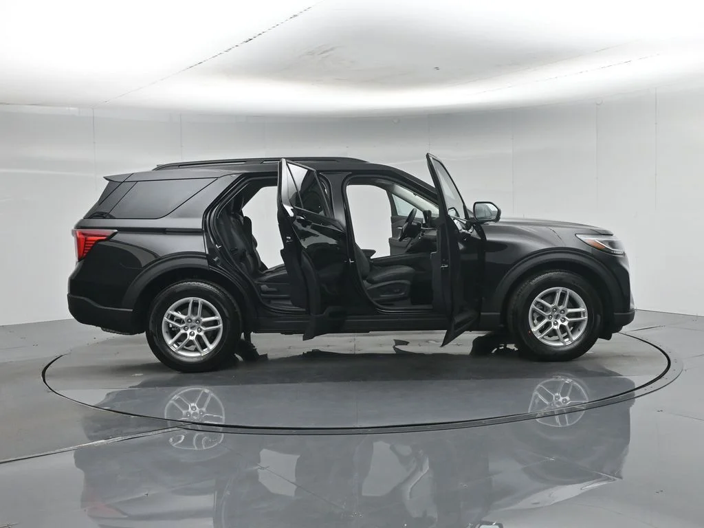 New 2026 Agate Black Metallic Ford Active image 4