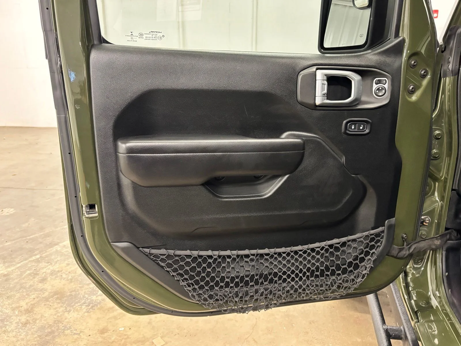 Used 2020 Green Jeep Sport S image 17