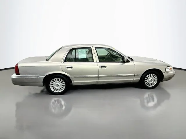 Used 2008 Gold Mercury GS image 8