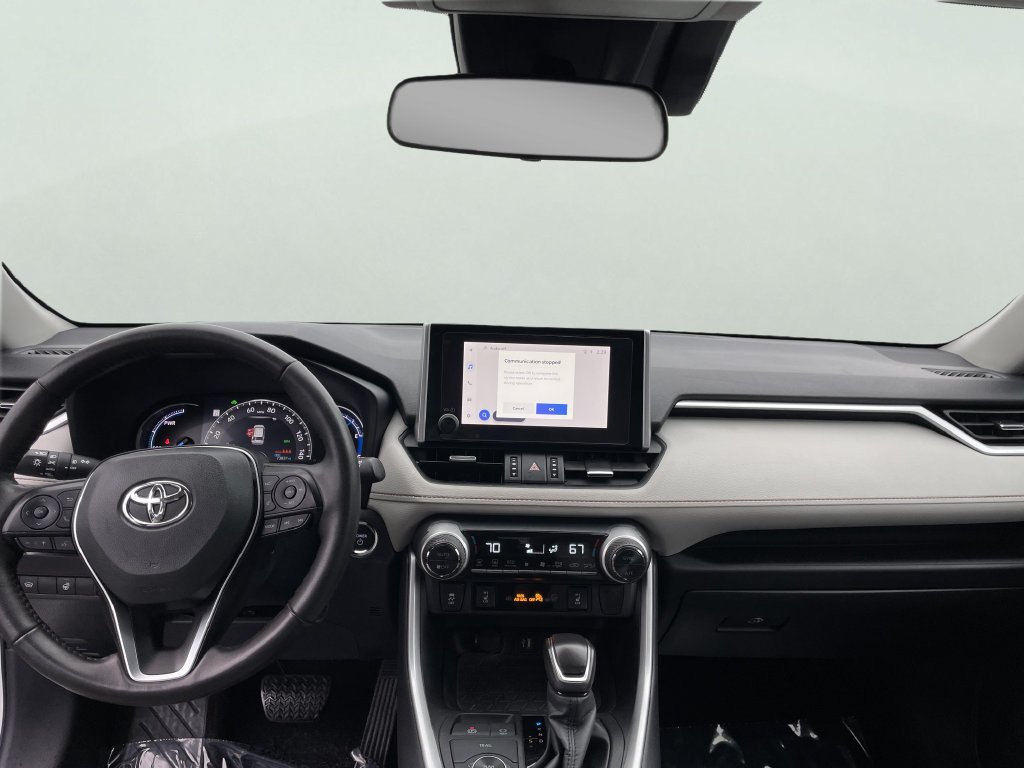 Certified Used 2024 Pearl Toyota XLE Premium image 18