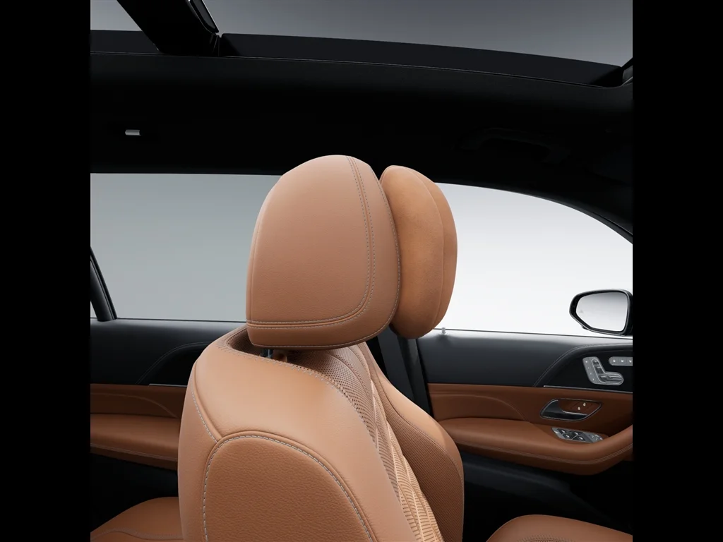 New 2027 MANUFAKTUR Moonlight White Metallic Mercedes-Benz GLS 450 image 43