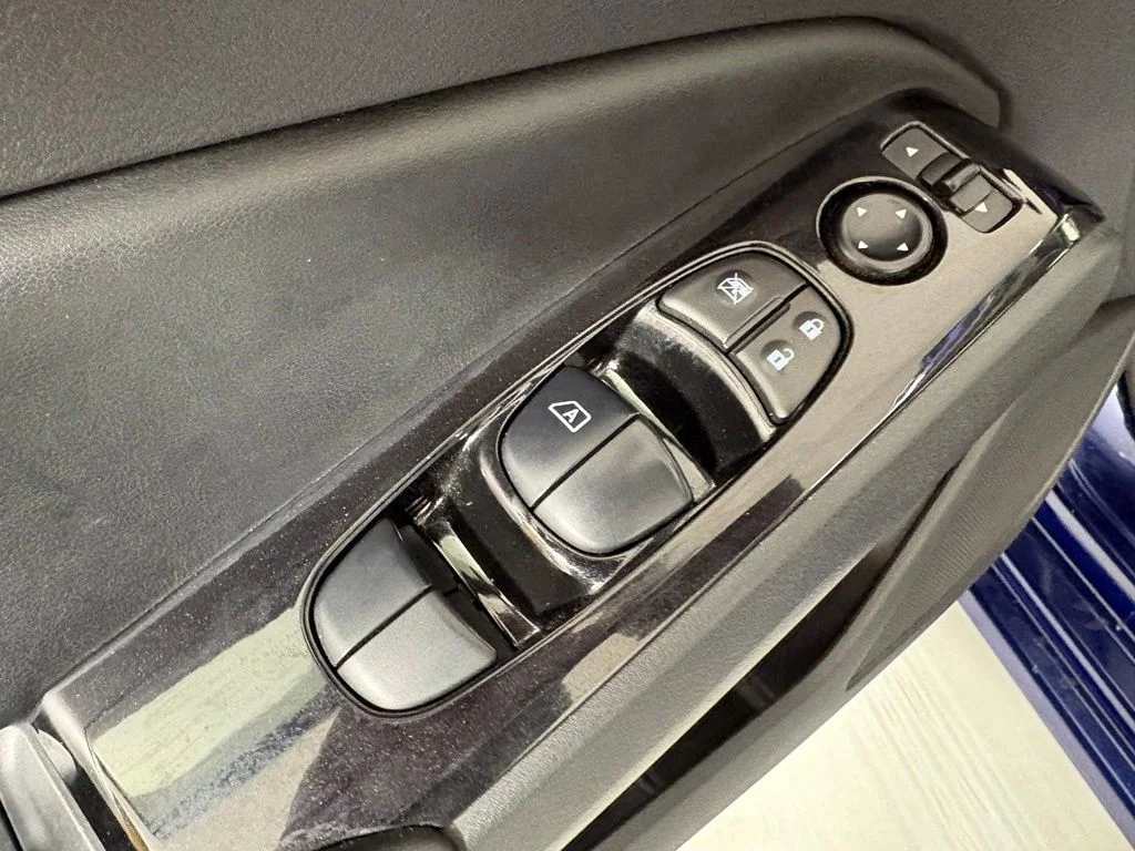 Used 2024 Blue Nissan 2.5 SR image 20