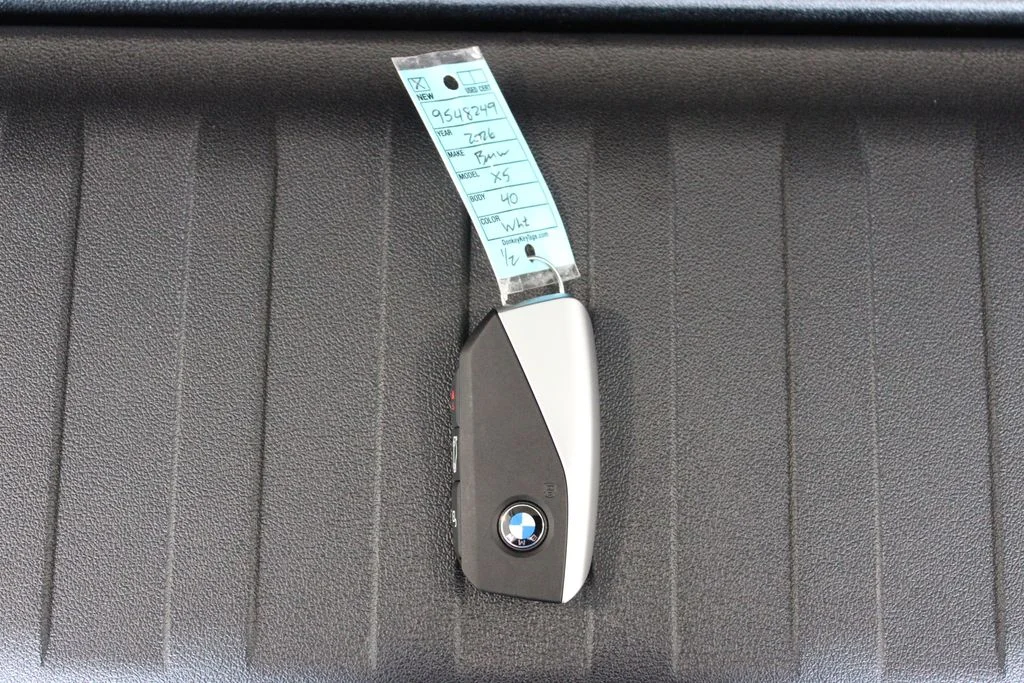 New 2026 Mineral White Metallic BMW xDrive40i image 28