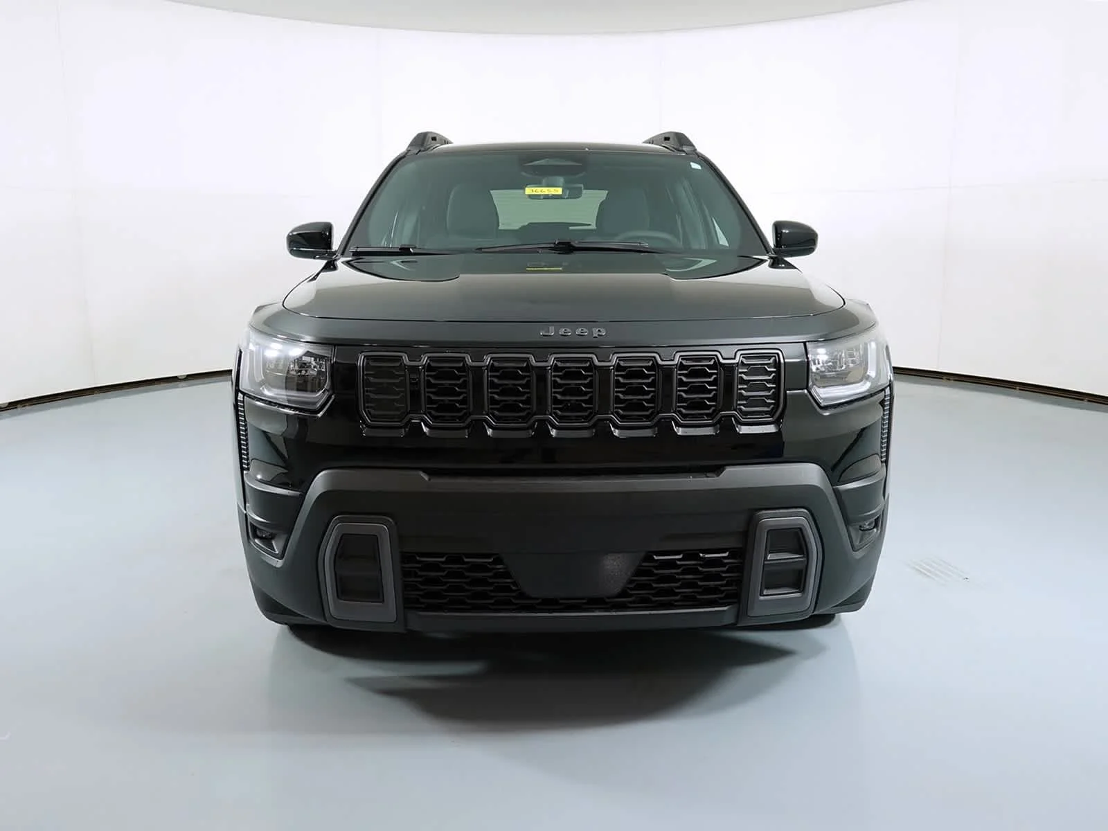 New 2026 Diamond Black Crystal Pearl-Coat Exterior Paint Jeep Laredo image 11
