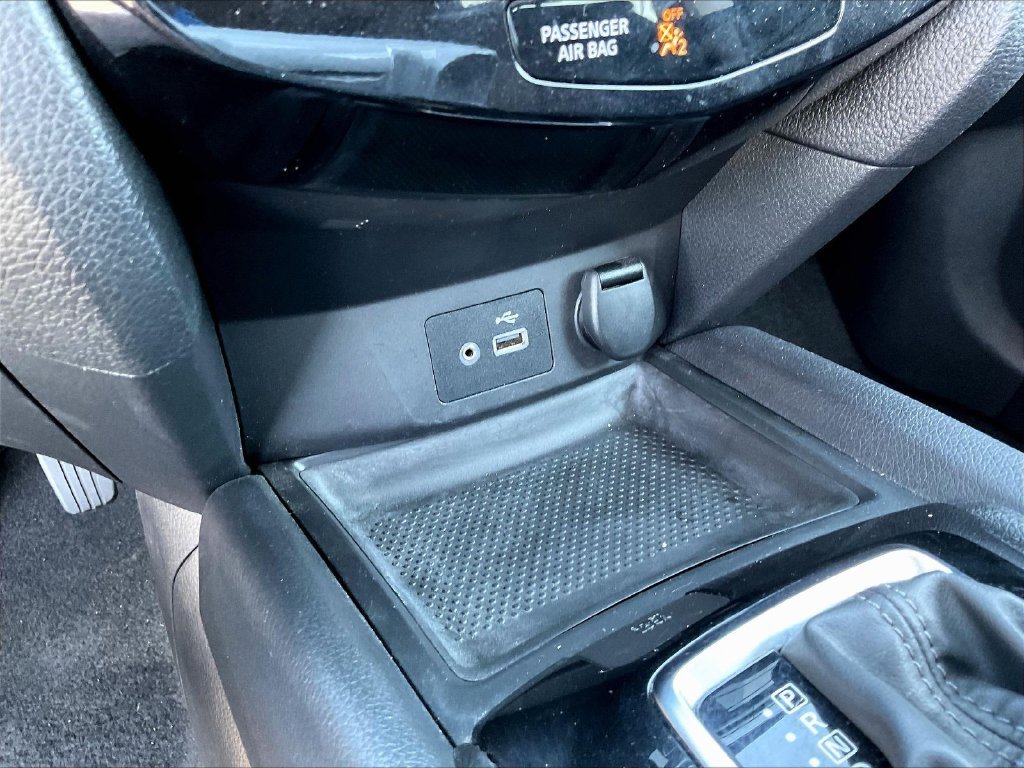 Used 2020 Green Nissan SV image 12