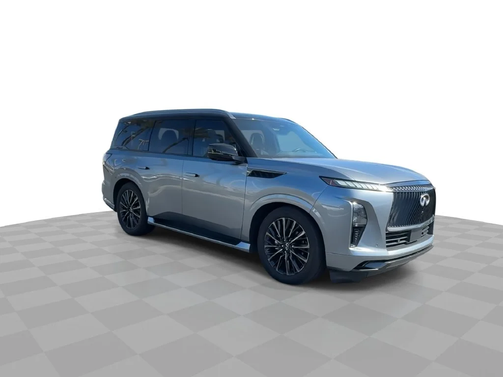 Used 2025 Black INFINITI AUTOGRAPH image 2