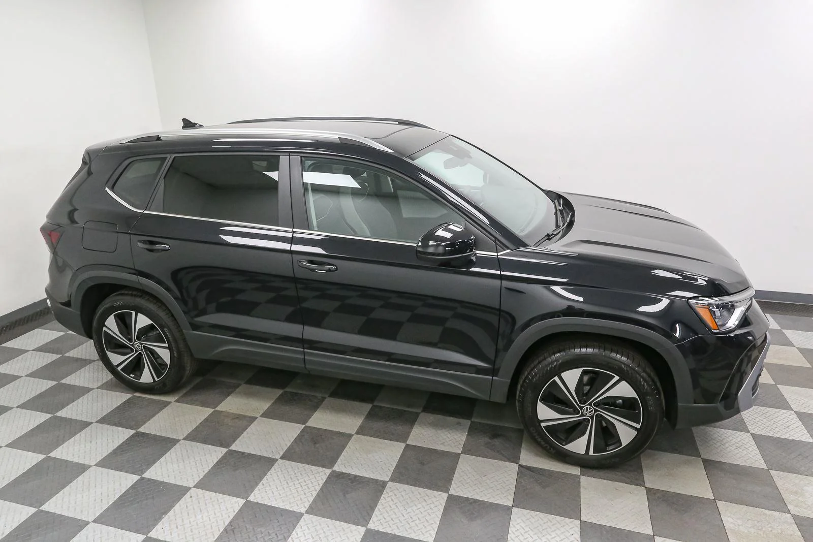 New 2026 Deep Black Pearl Volkswagen SE image 5