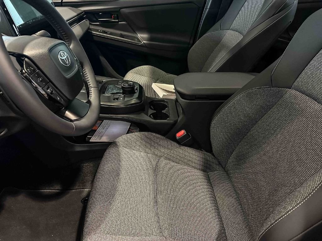 2026 Toyota bZ XLE - Photo 8