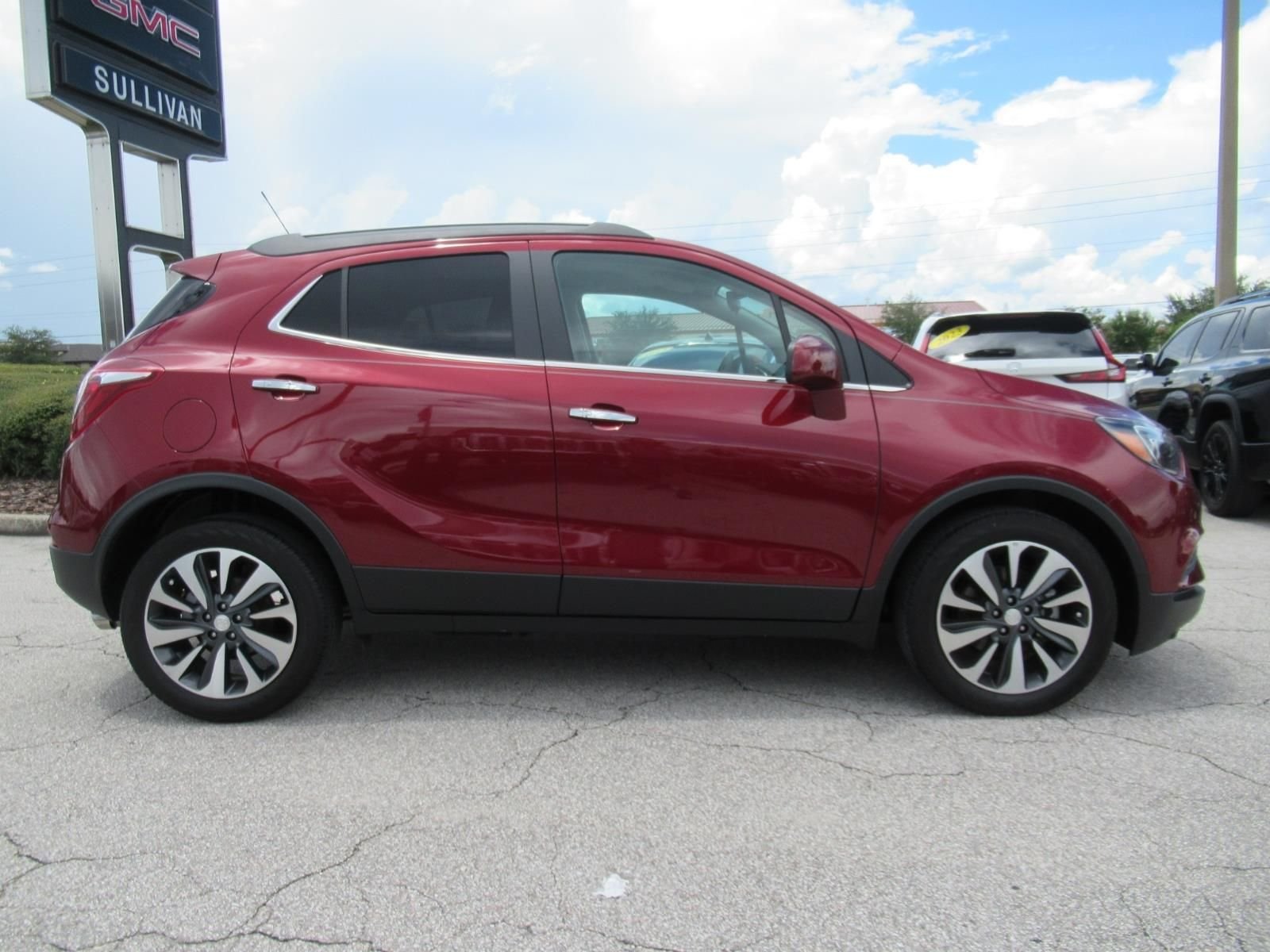 Used 2022  Buick Preferred image 2