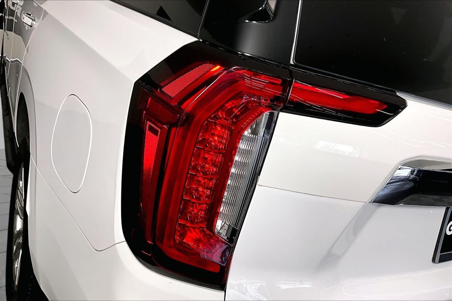 Used 2022 Summit White GMC SLT image 28