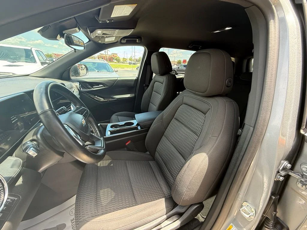 Used 2025 Gray Chevrolet LT image 5