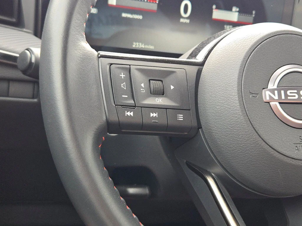 Used 2025 White Nissan SR image 27