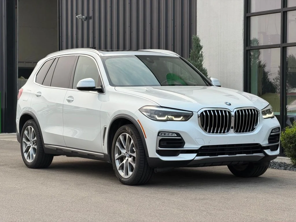 Used 2019 White BMW xDrive40i image 4