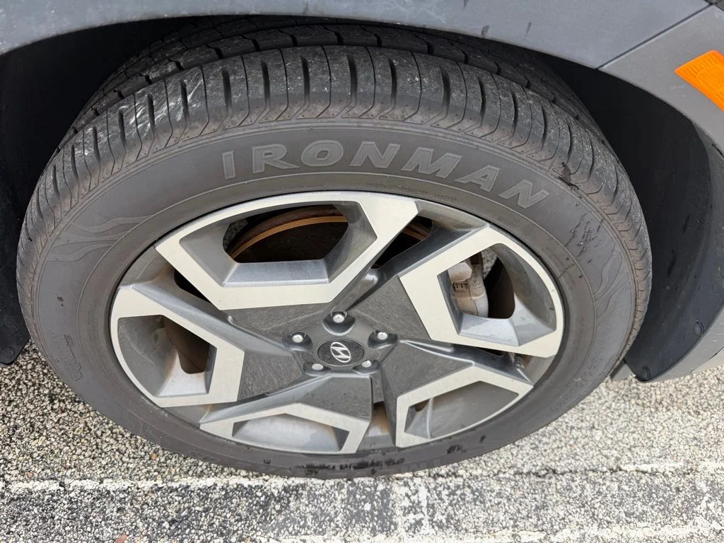 Used 2023 Black Hyundai Limited image 4
