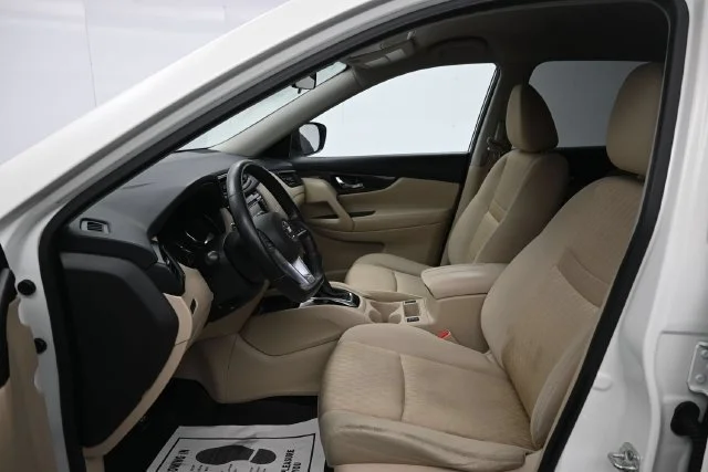 Used 2018 Pearl White Nissan SV image 10