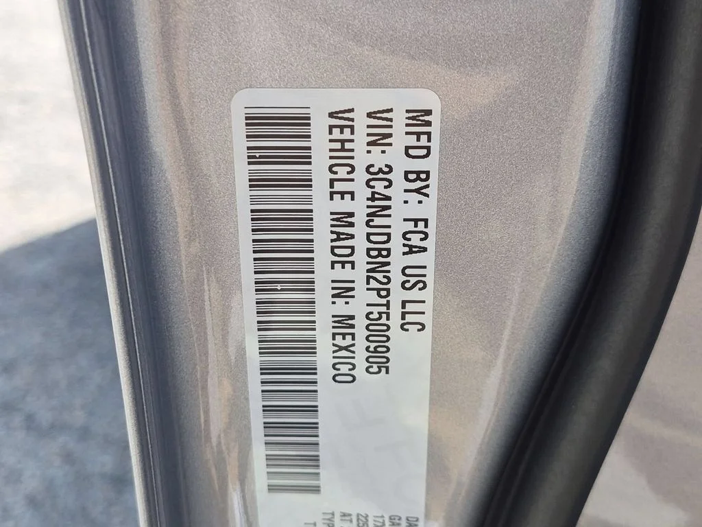 Used 2023 Silver Jeep Latitude image 24