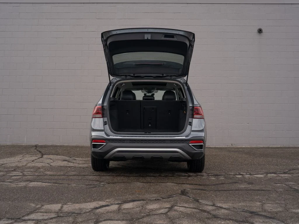 Used 2022 Gray Volkswagen 1.5T SE image 14