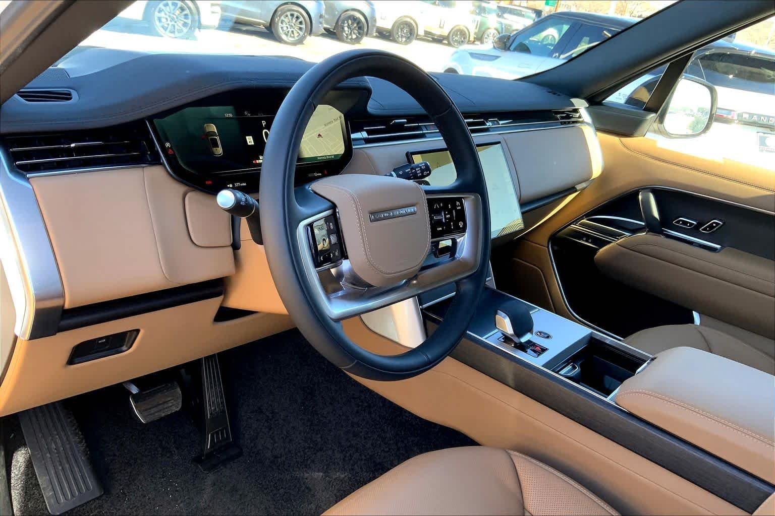 New 2026 Ostuni Pearl White Land Rover SE image 8