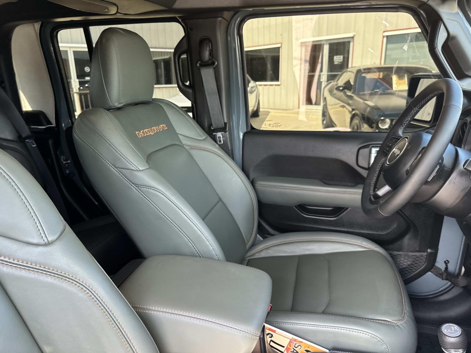 Used 2025 Anvil Clearcoat Jeep Mojave image 10