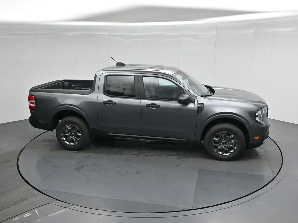 New 2026 Carbonized Gray Metallic Ford XLT image 49