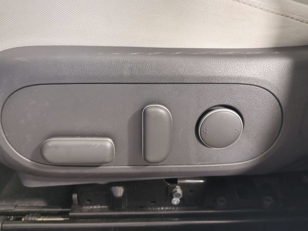2025 Hyundai Kona SEL - Photo 22