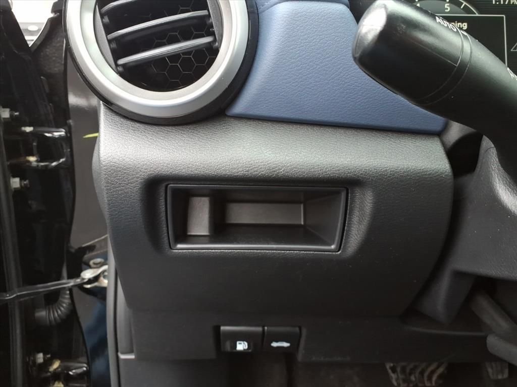 2023 NISSAN VERSA - Image 18